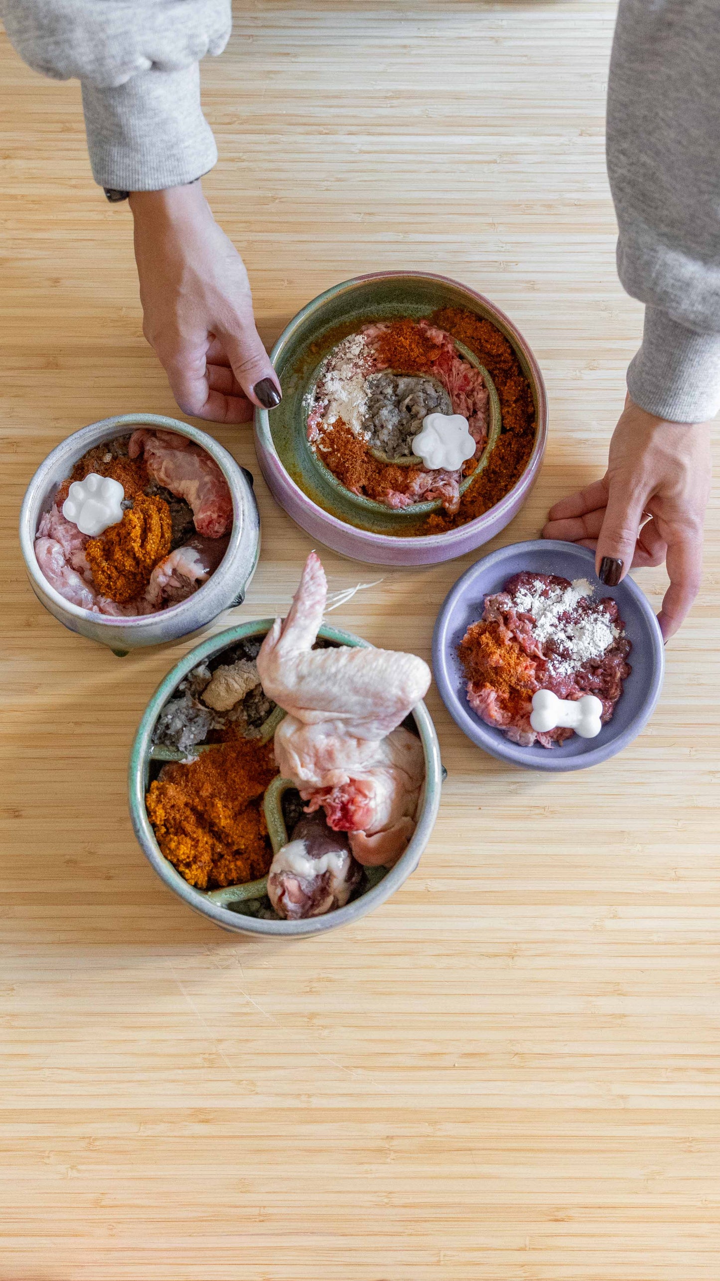 Ciotole per cani e gatti in ceramica